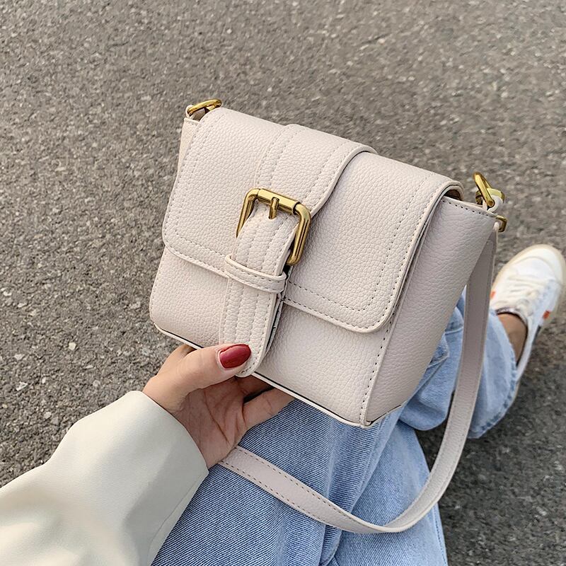 シンプルで用途の広いインレディーススモールバッグ2020夏人気の新しいトレンディなファッションメッセンジャーバッグネットレッドスモールスクエアバッグ 手作りハンドバック24482418534