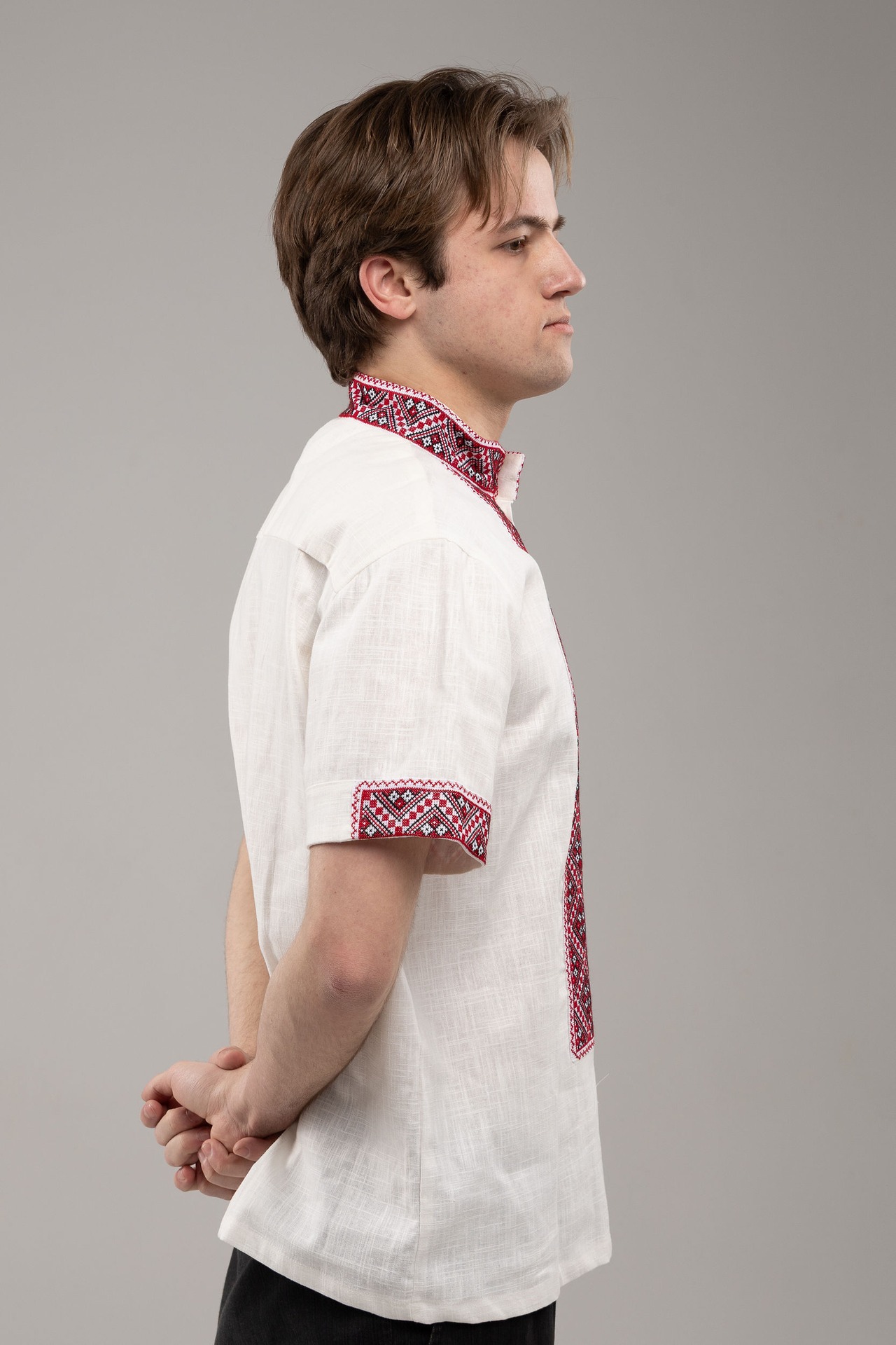 【男女兼用モデル】ウクライナ手刺繍ヴィシヴァンカ　半袖　フリーサイズ - 4