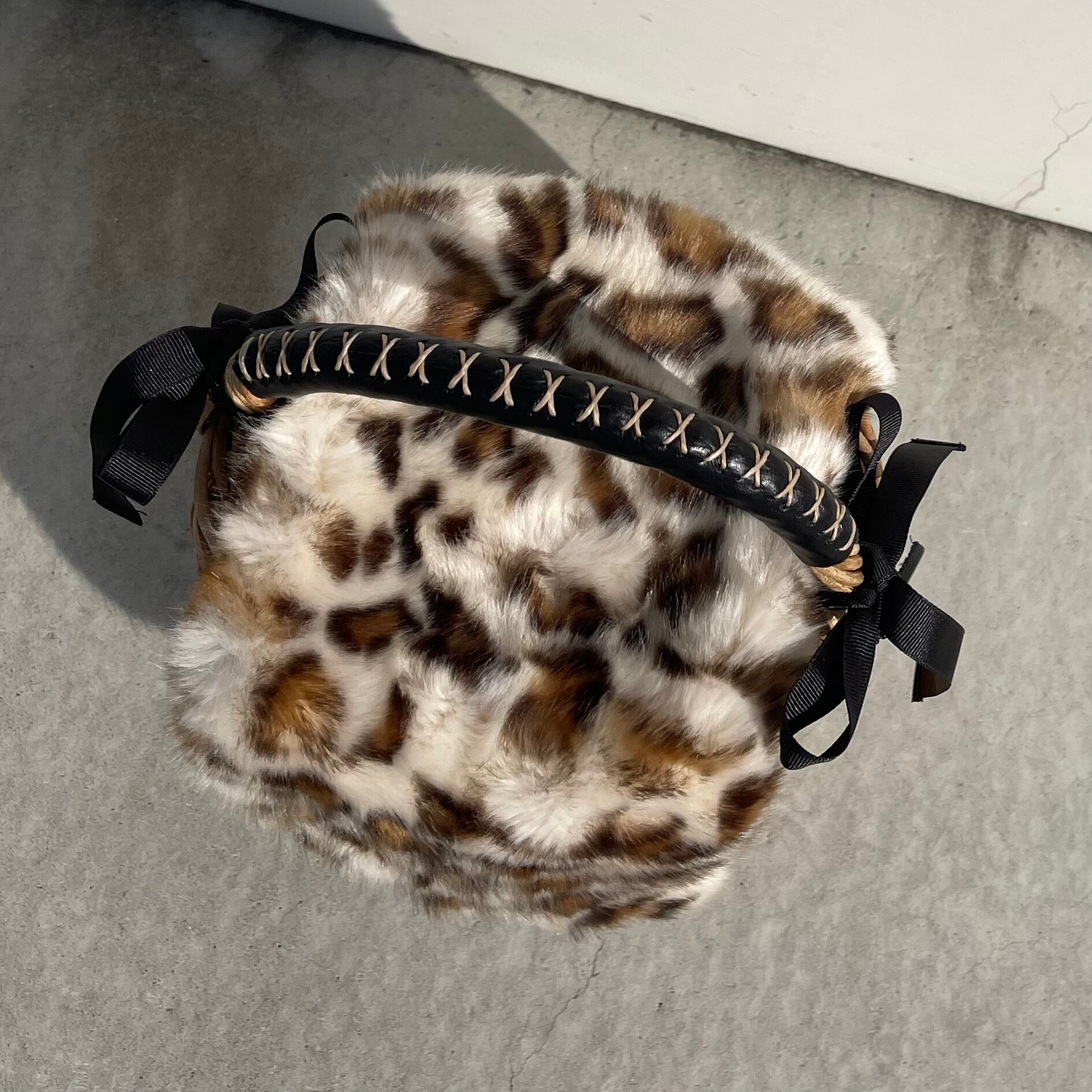紅籐かごバッグ / Benito Kago Bag ＆ Leopard fur Ivory Mix | meong blue
