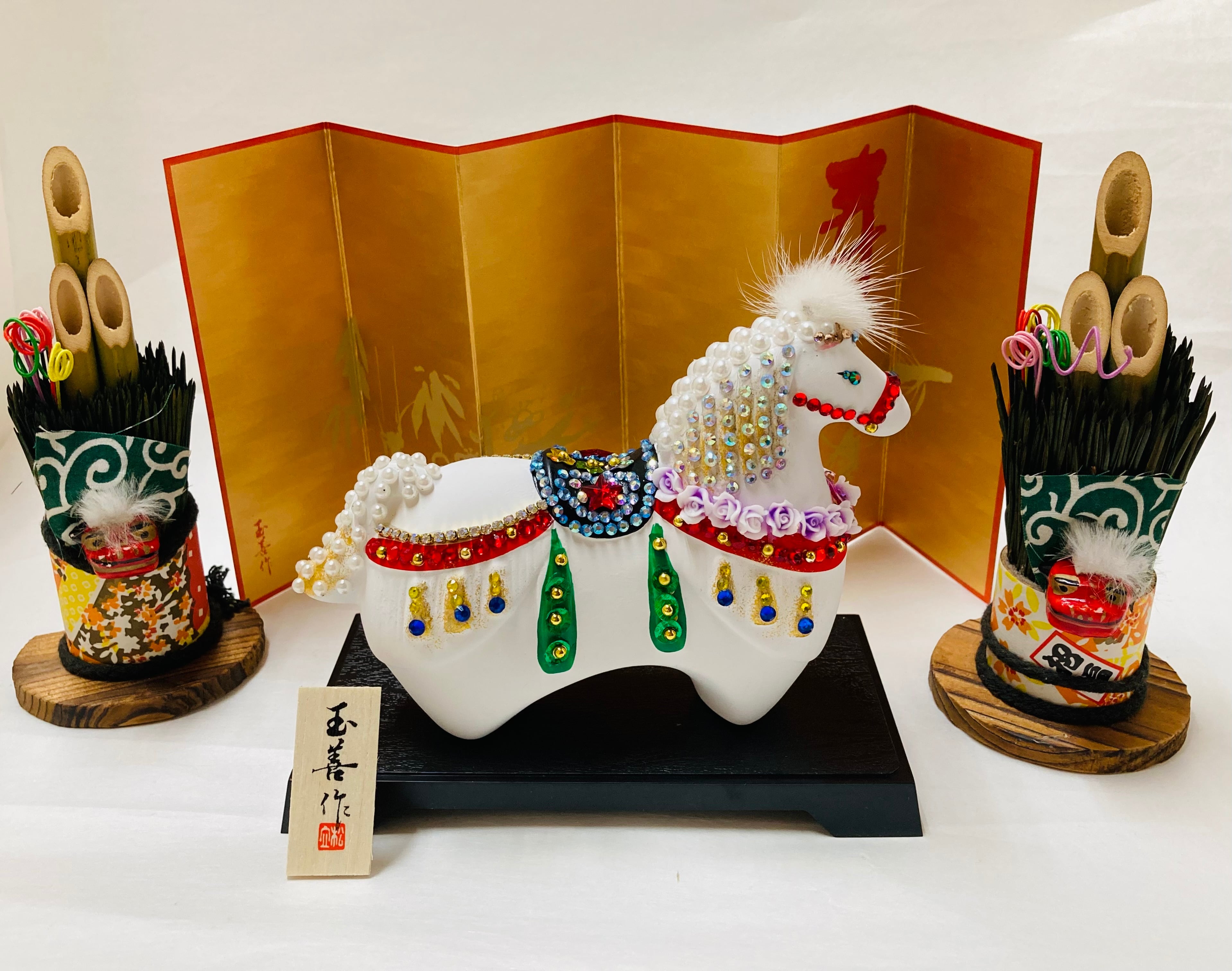 2026年干支丙午白馬置物A(屏風、台座、木札付き) | azmanekineko