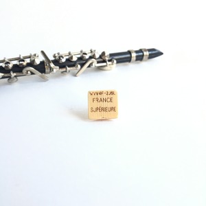 シリアルナンバー入りバンドレンのラペルピン Reed brooch pin  " Vandoren with number "　