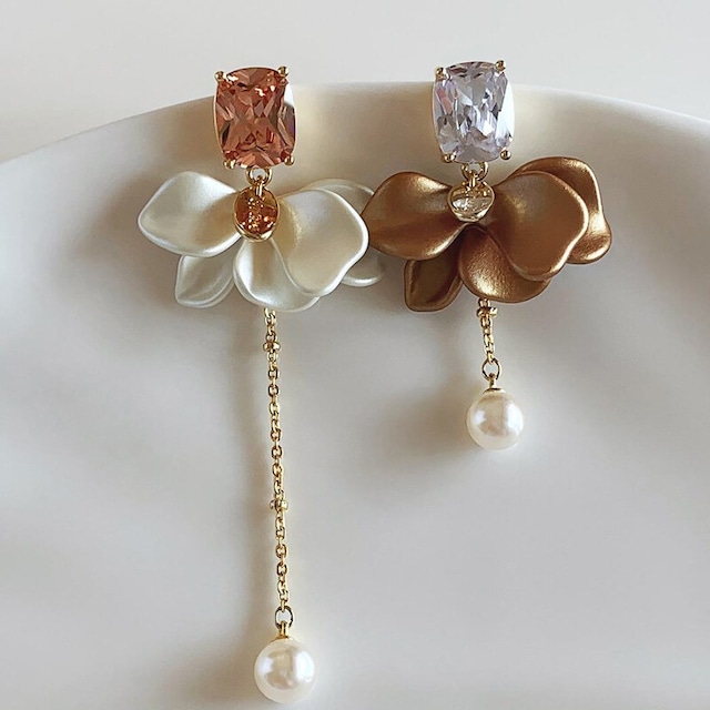 Flower motif pearl chain pierce　B604