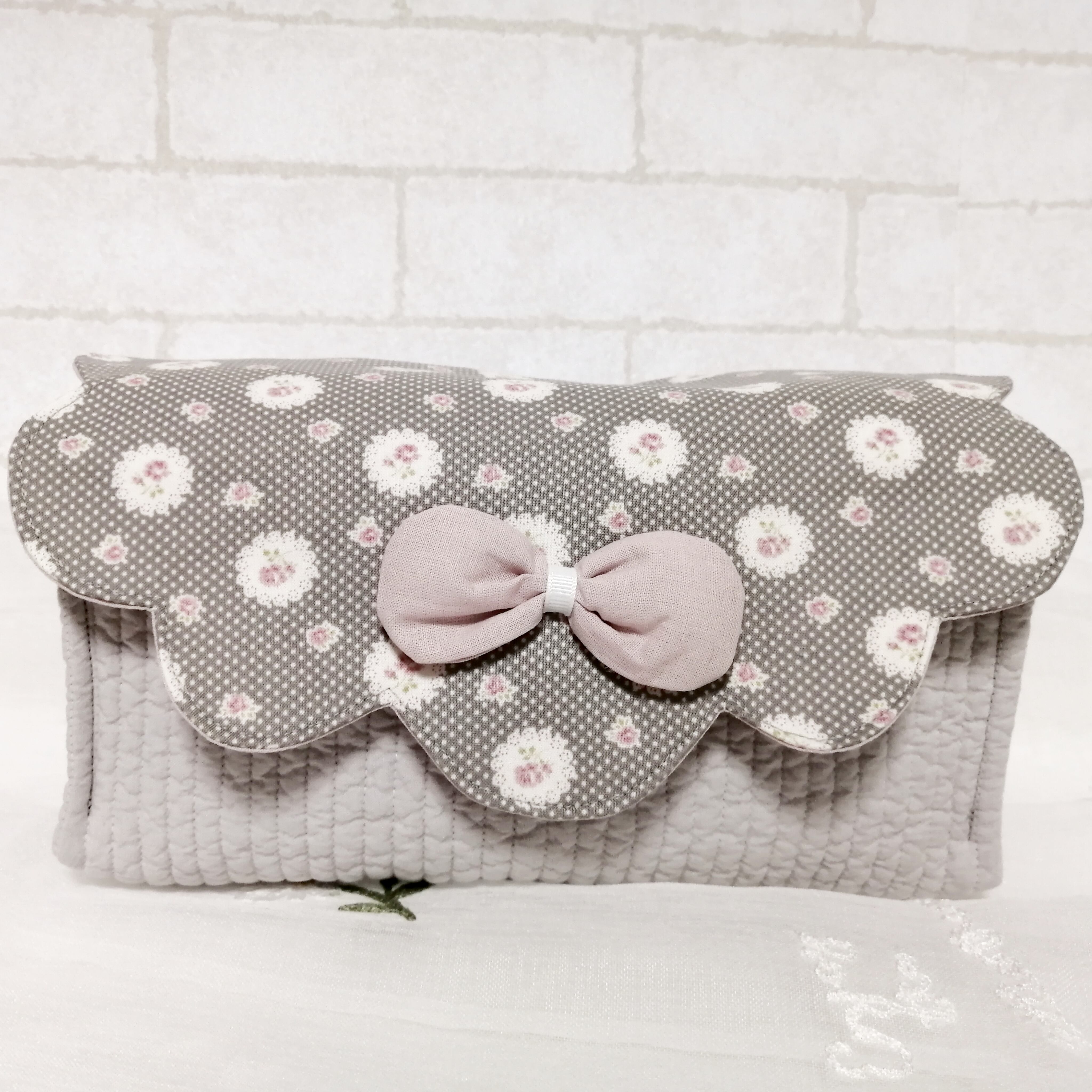 スカラップリボンの布バスケット ヌビ グレー花*花 くすみピンク無地のふわふわリボン