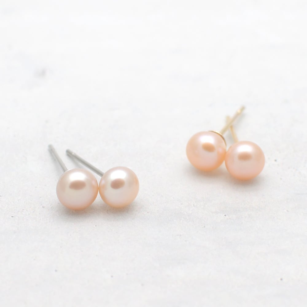 5.0-6.0mm あいくるしいフォルム 淡水パール シンプル ピアス