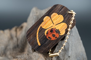 ※【音楽業界屈指の銘木】 ハカランダ ドッグタグ 象嵌 幸運を運ぶナナホシテントウ