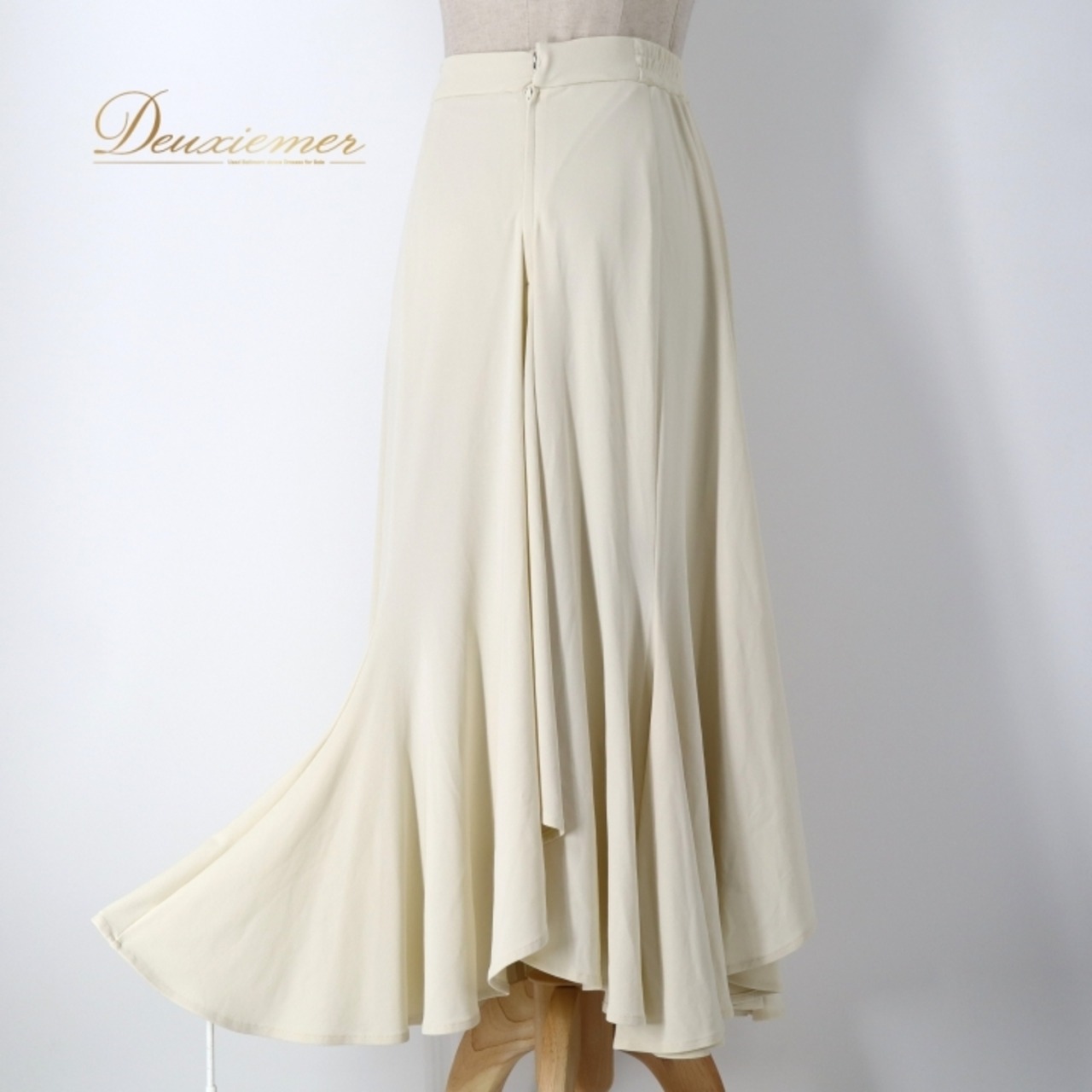 社交ダンス 衣装 スカート ホワイト系 チャコット Chacott レッスン 練習 白 日本製 大人っぽい 上品 おしゃれ 無地 シンプル 白 クリーム色 アシンメトリー レッスン着 練習着 やわらかい アシンメトリー スカート ダンスウェア フレアスカート クリーム色系 おしゃれな衣装 ホワイト系スカート 大人女性用 柔らかい素材 練習用スカート スタイリッシュ 日本製ダンス衣装 ダンスレッスン着