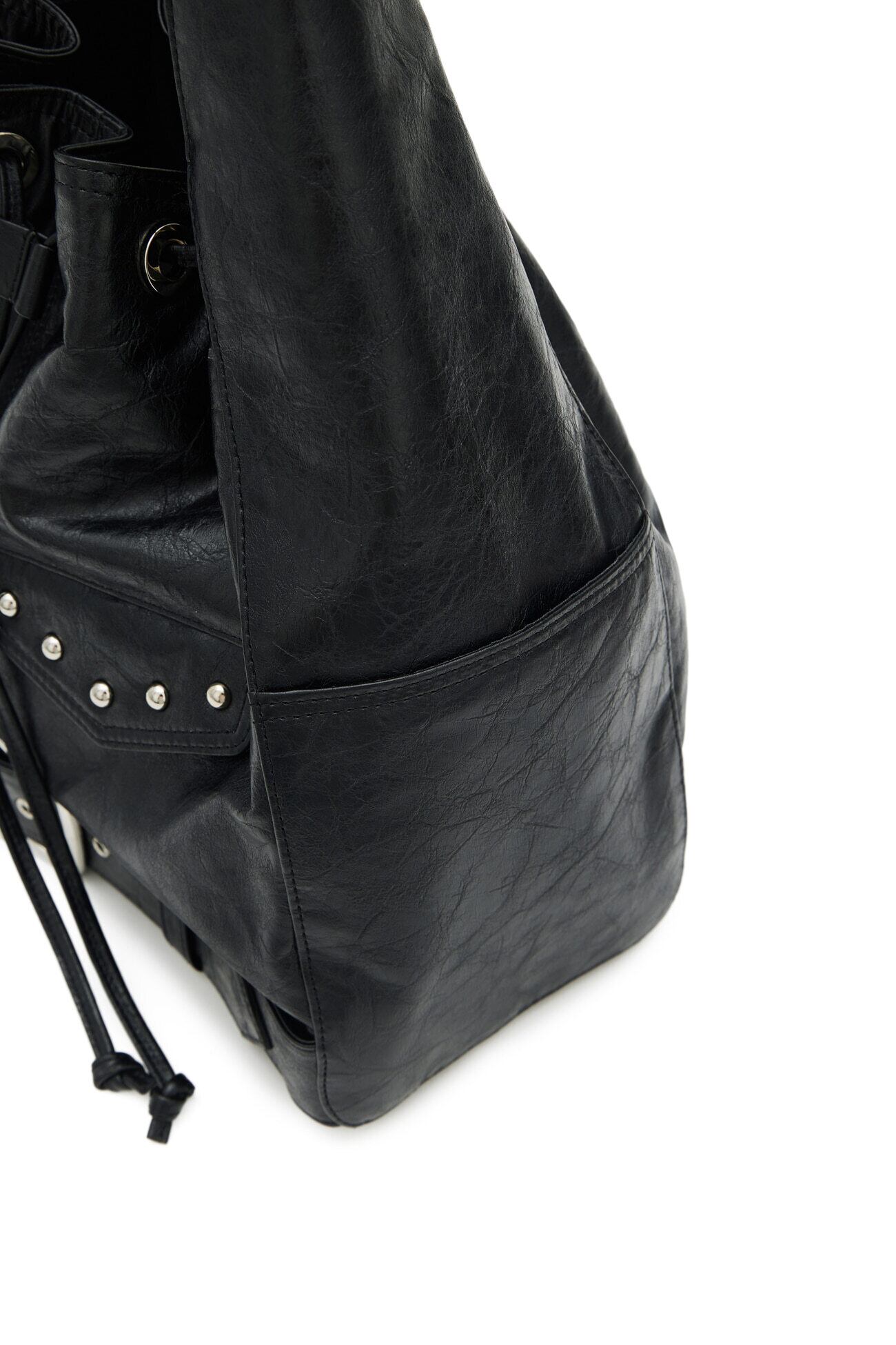 新品 DEINET STUD BELTED BUCKET BAG 【公式通販】