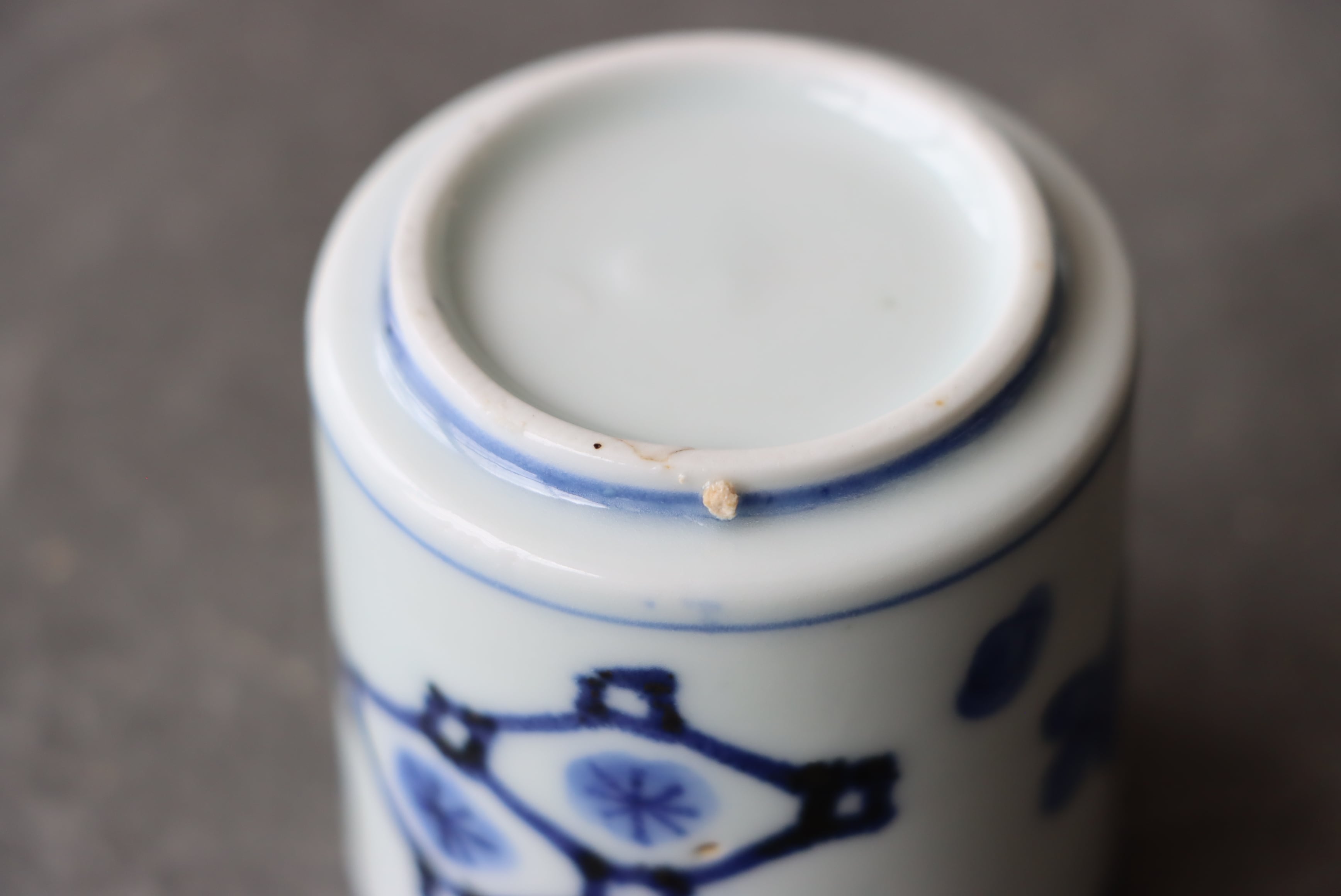古伊万里 染付 花亀甲文 覗き猪口/Blue and white cup | (有)新原美術