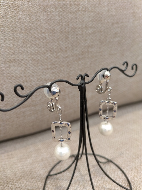 1087    ダイヤパーツ×コットンパール　イヤーアクセ