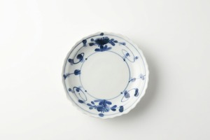 輪花小皿牡丹唐草／アリタポーセリンラボ