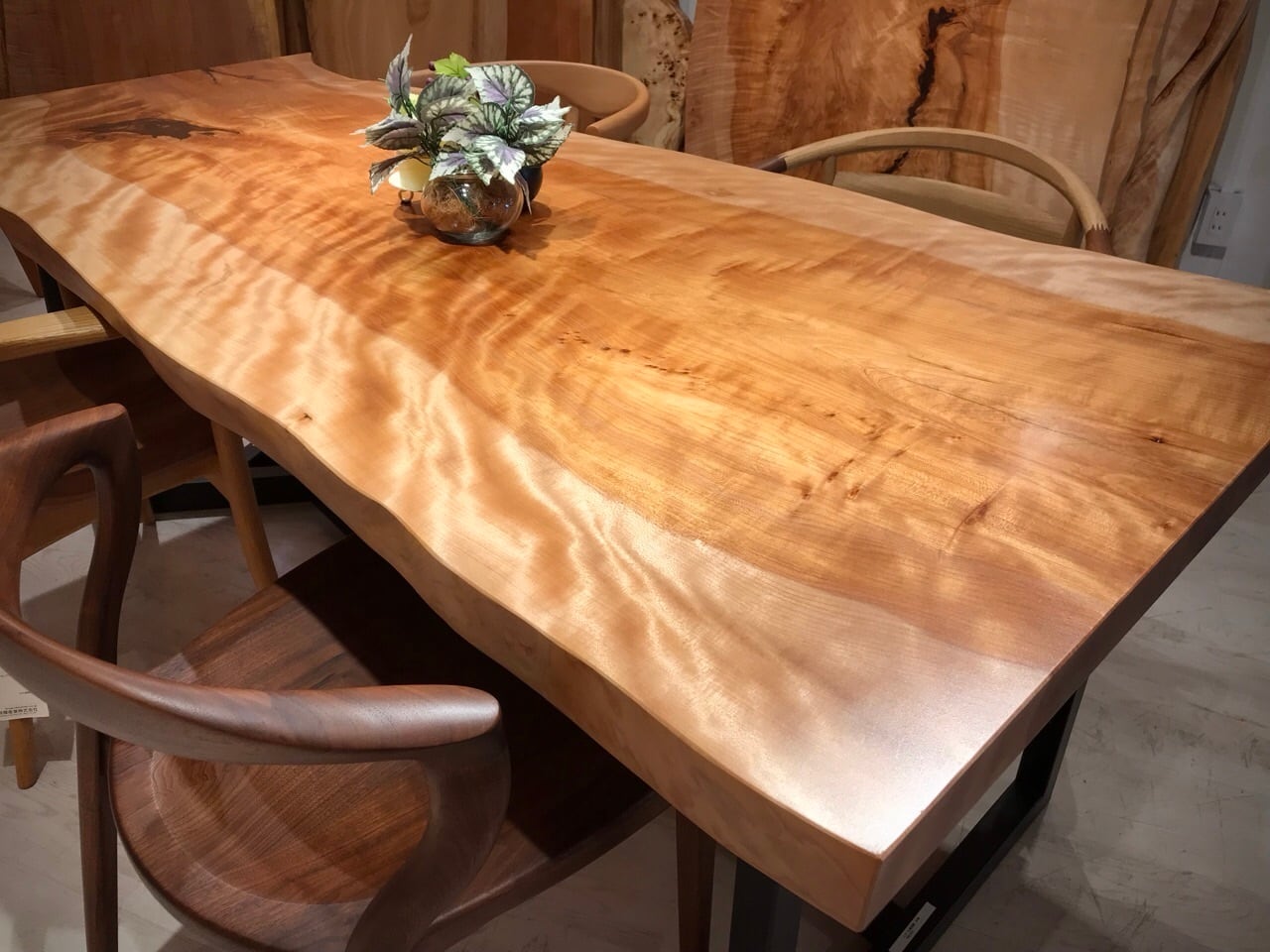 木製テーブル 花模様 手彫り　桜 木製テーブル 花模様 手彫り 桜