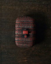 小箱　漆器　米俵型