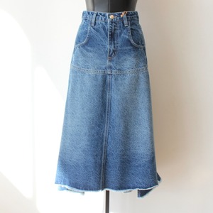 RINASCIMENTO　デニムフィッシュテール裾フリンジデザインセミフレアースカート(ITALY)：RIN127434¥36,000＋tax