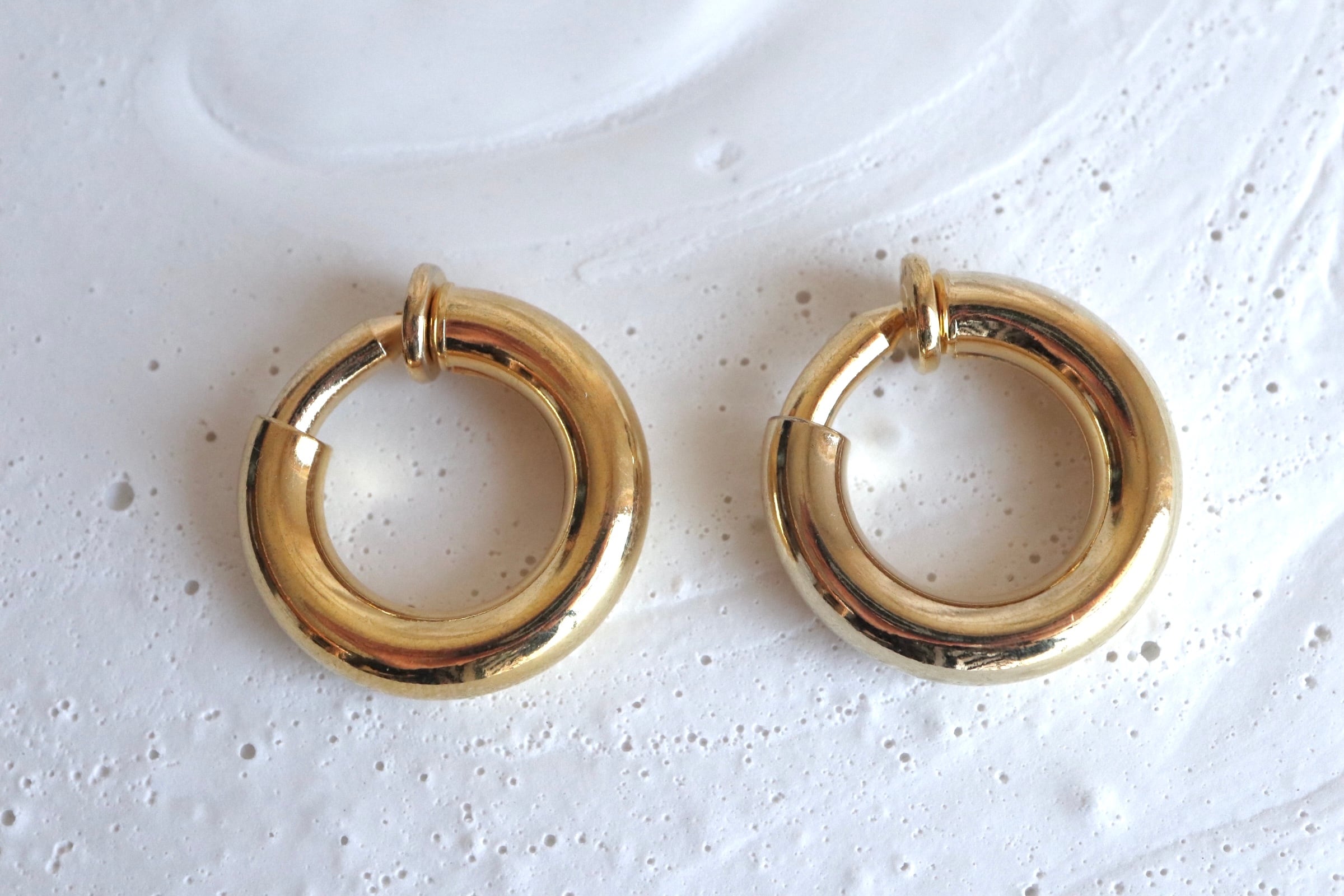 Hoop earrings/gold