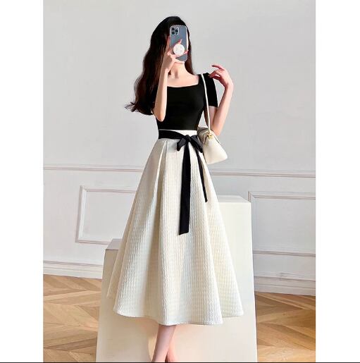 トップス スカート セットアップ ニットソー ミモレ丈 ロング丈 袖あり 半袖 スクエアネック 襟なし スリム 細身 Aライン ウエストマーク ウエストリボン ハイウエスト 上下セット 2点セット ツーピース かわいい きれいめ シンプル 大人 上品 おしゃれ レトロ エキゾチック 大人可愛い 大人女子 個性的 エレガント 存在感 とろみ感 20代 30代 40代 レディース 女性用 OL 通勤 デート お出かけ 休日 普段使い 韓国 モテ 脚長 S M L XL 2XL 黒 ブラック アプリコット