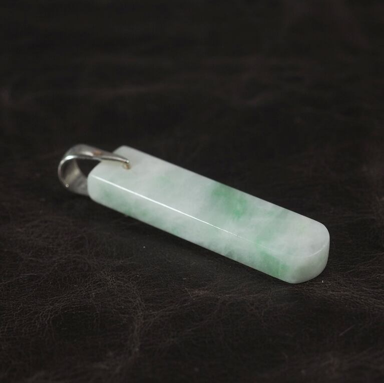 糸魚川翡翠 淡緑 ペンダントトップ 6.2g Itoigawa pale green Jadeite