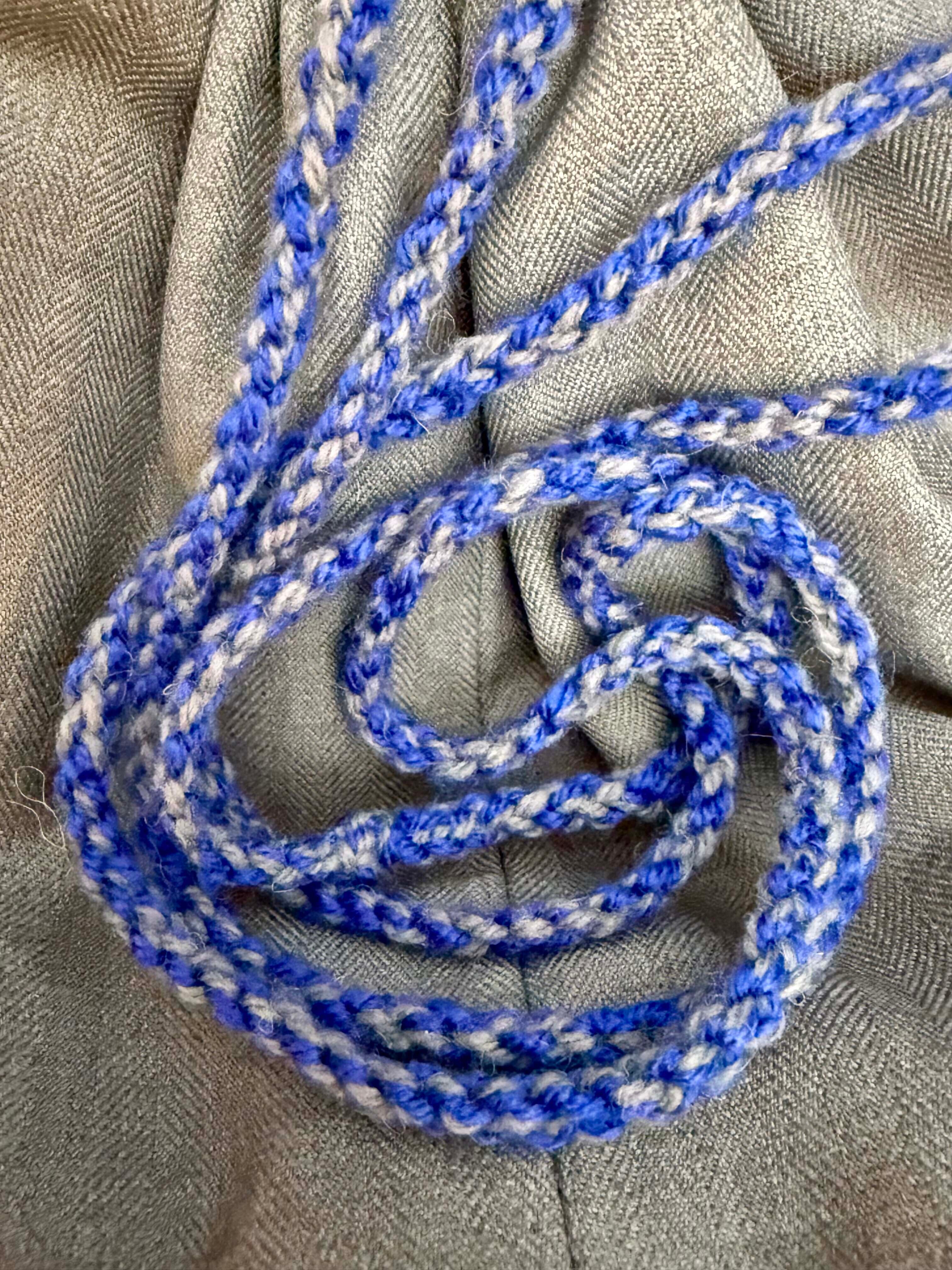 エストニアの伝統刺繍巾着バッグ(ムフ刺繍）