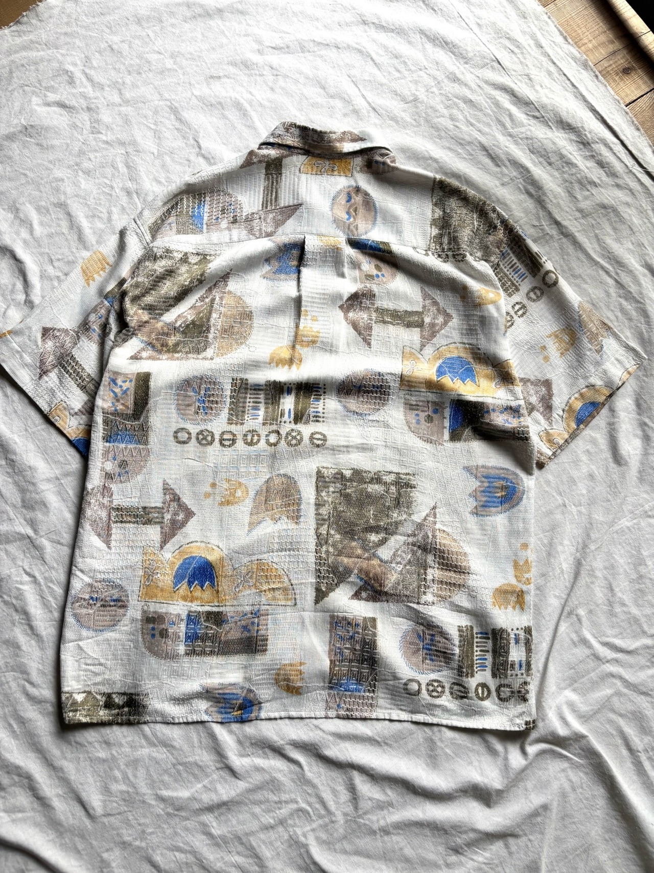 Embroidery patterned S/S shirt