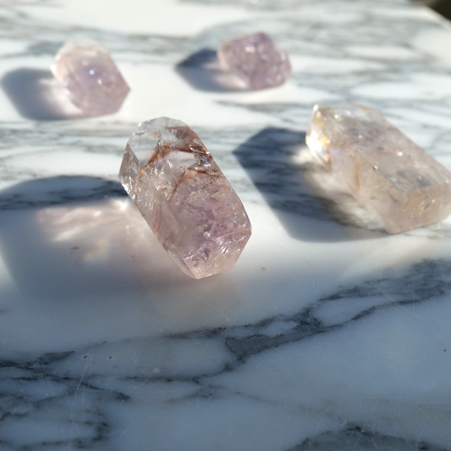 【魂の記憶を照らし、使命を目覚めさせる黄金の光】発光ゴールデンファントムアメシスト　ポリッシュポイント G6_1