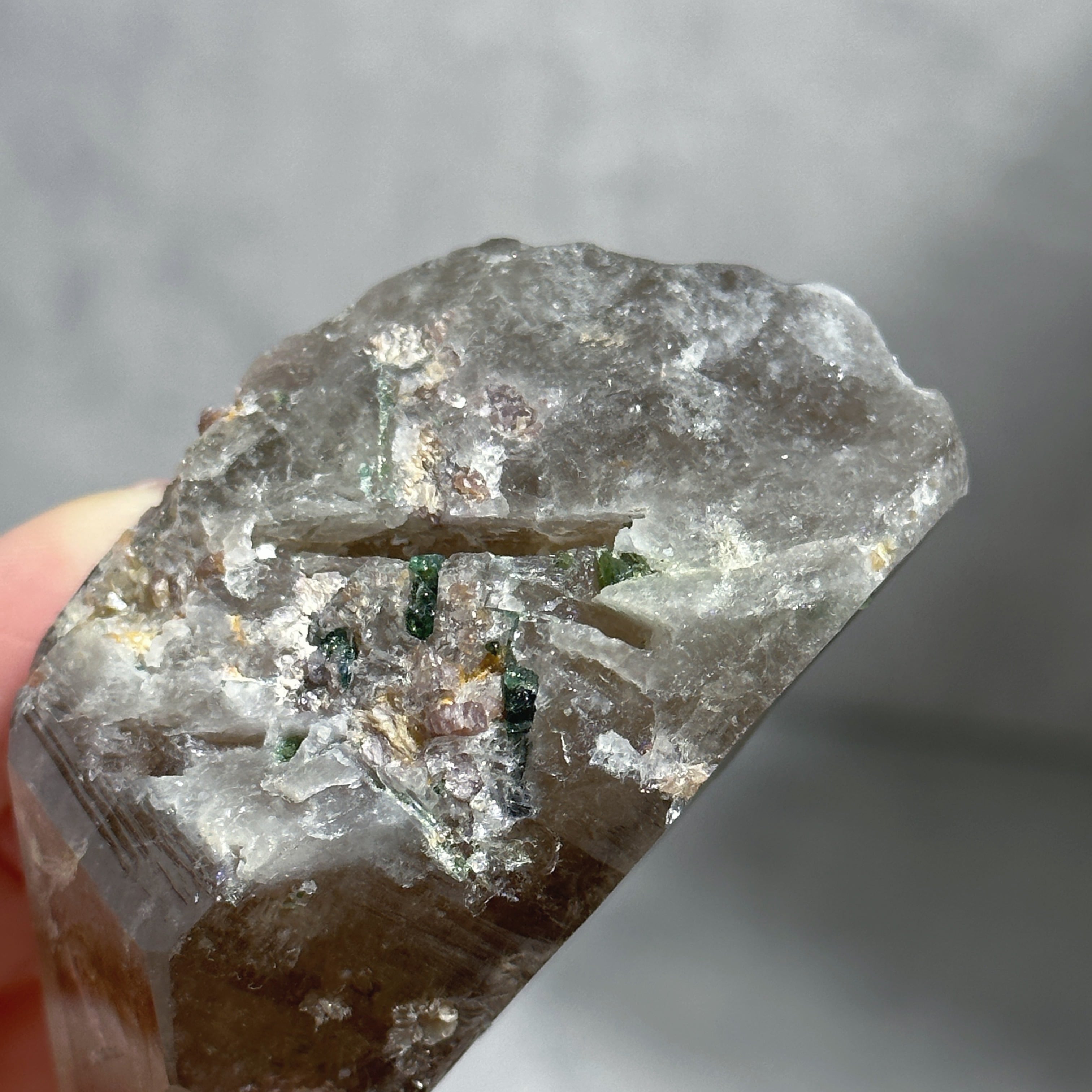 トルマリン入り◎シトリン（黄水晶） 原石03◇ Citrine ◇ 天然石