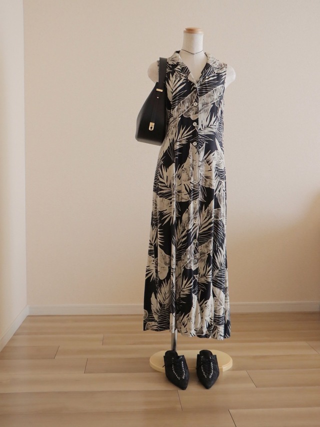 ●90s back cross design black color botanical leaf design rayon dress