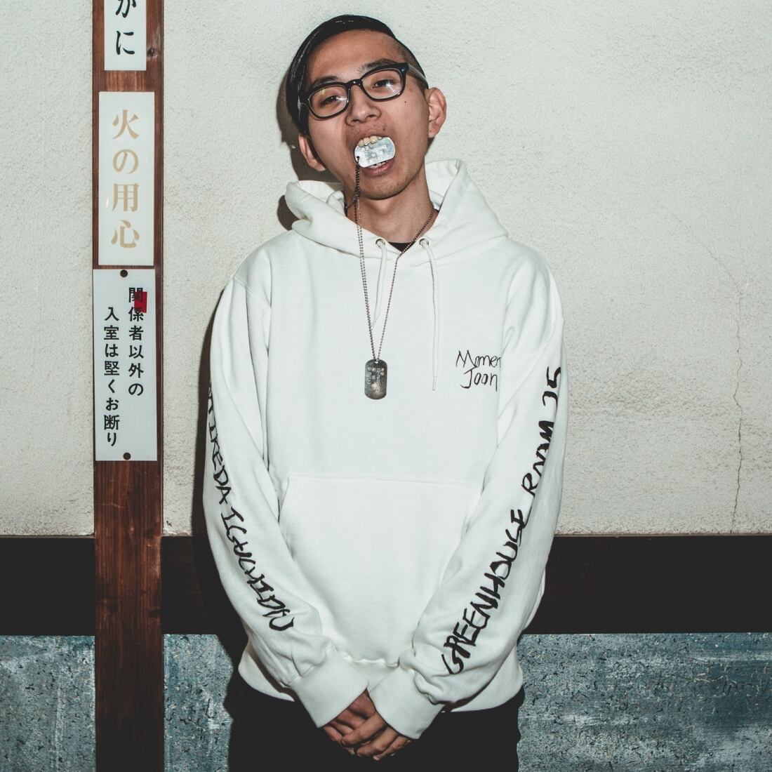 MOMENT JOON "Immigration EP" HOODIE ［WHITE］