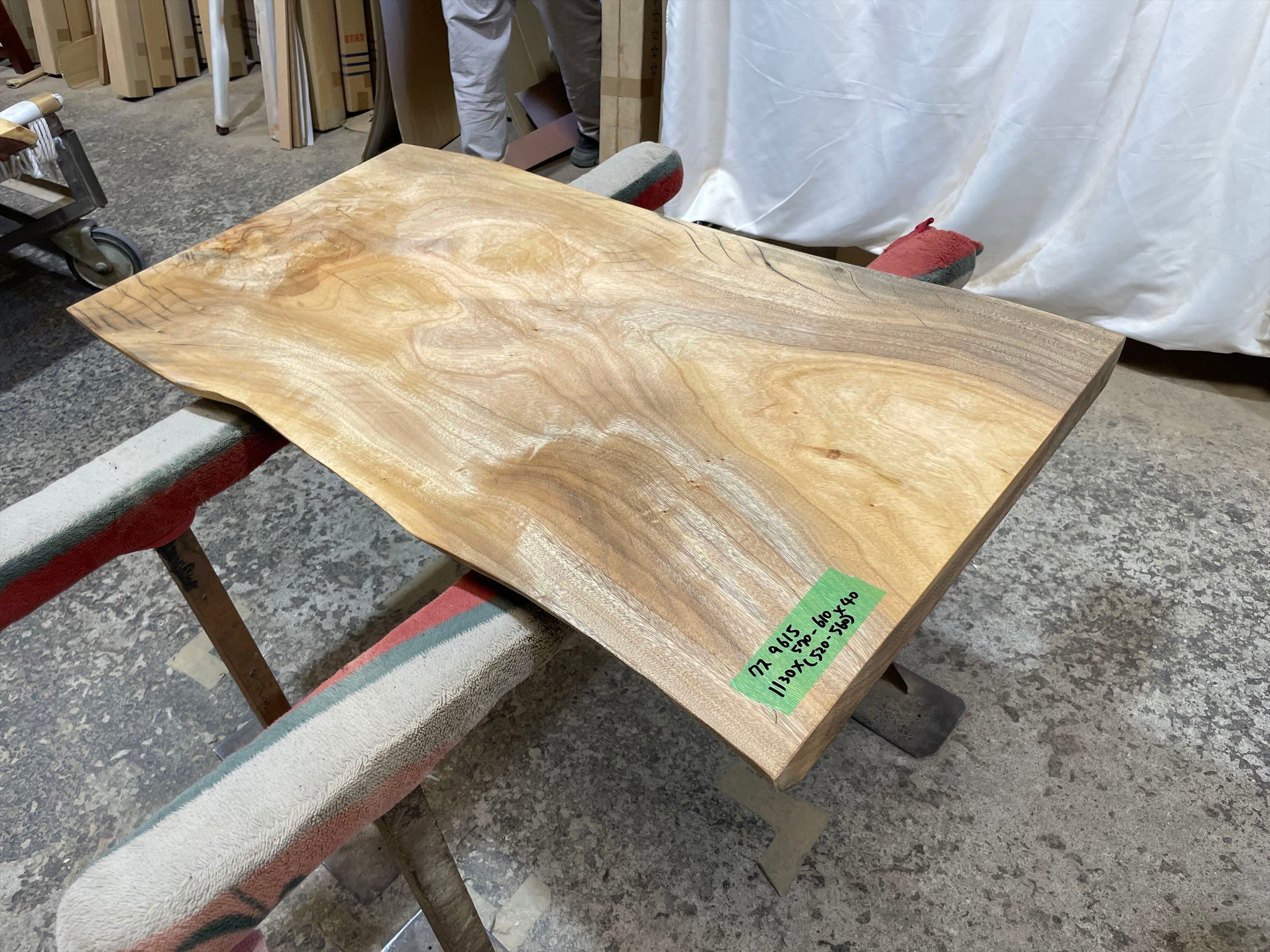 クス9615 楠 一枚板無垢材 1130x570-610x40mm ダイニングテーブル ローテーブル センターテーブル 天板 樟 くすのき
