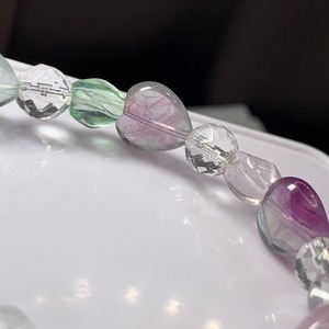 no6.フローライトハートデザインブレスレット