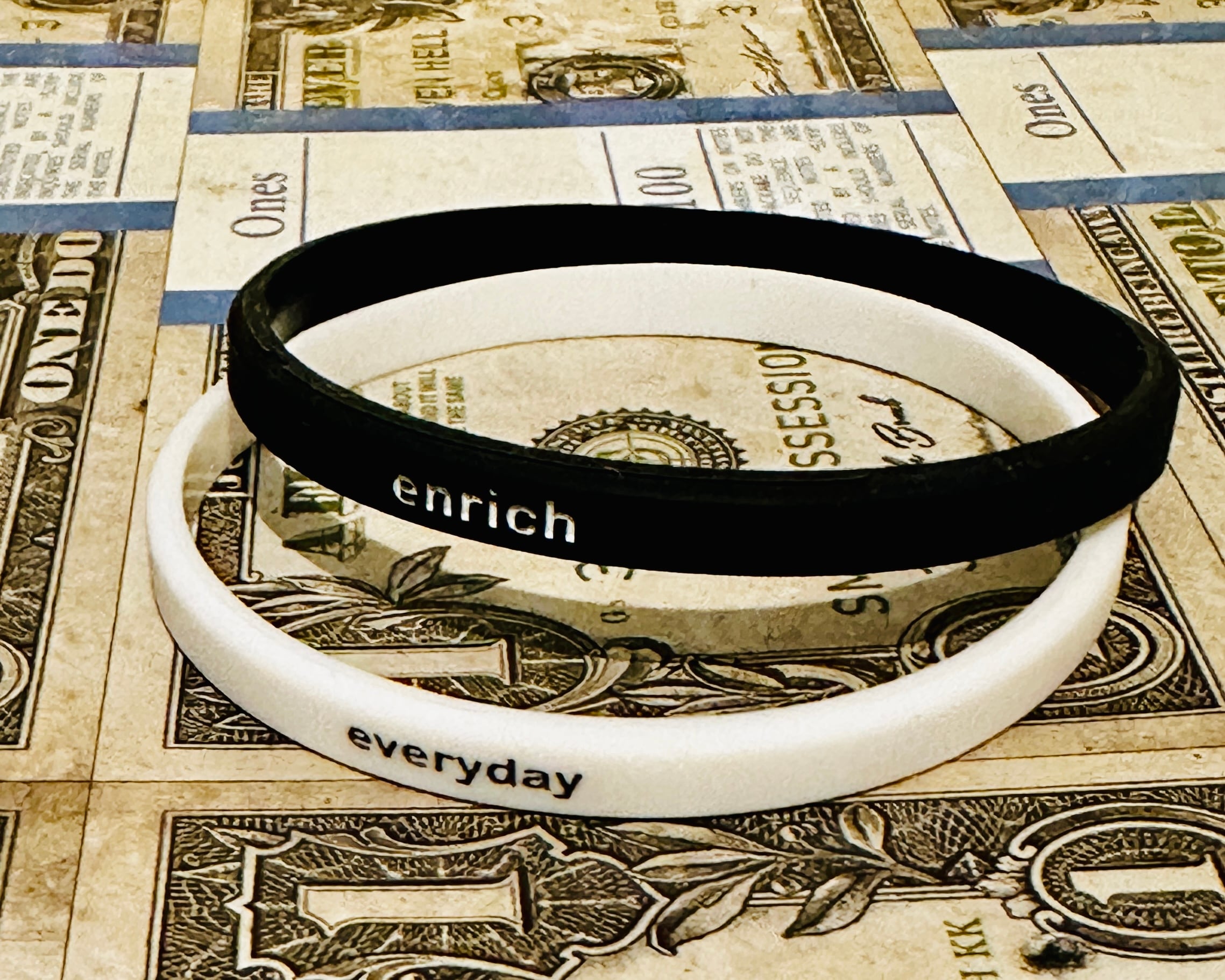 everyday Signature Band（BLACK ＆ WHITE SET）／シリコンバンド
