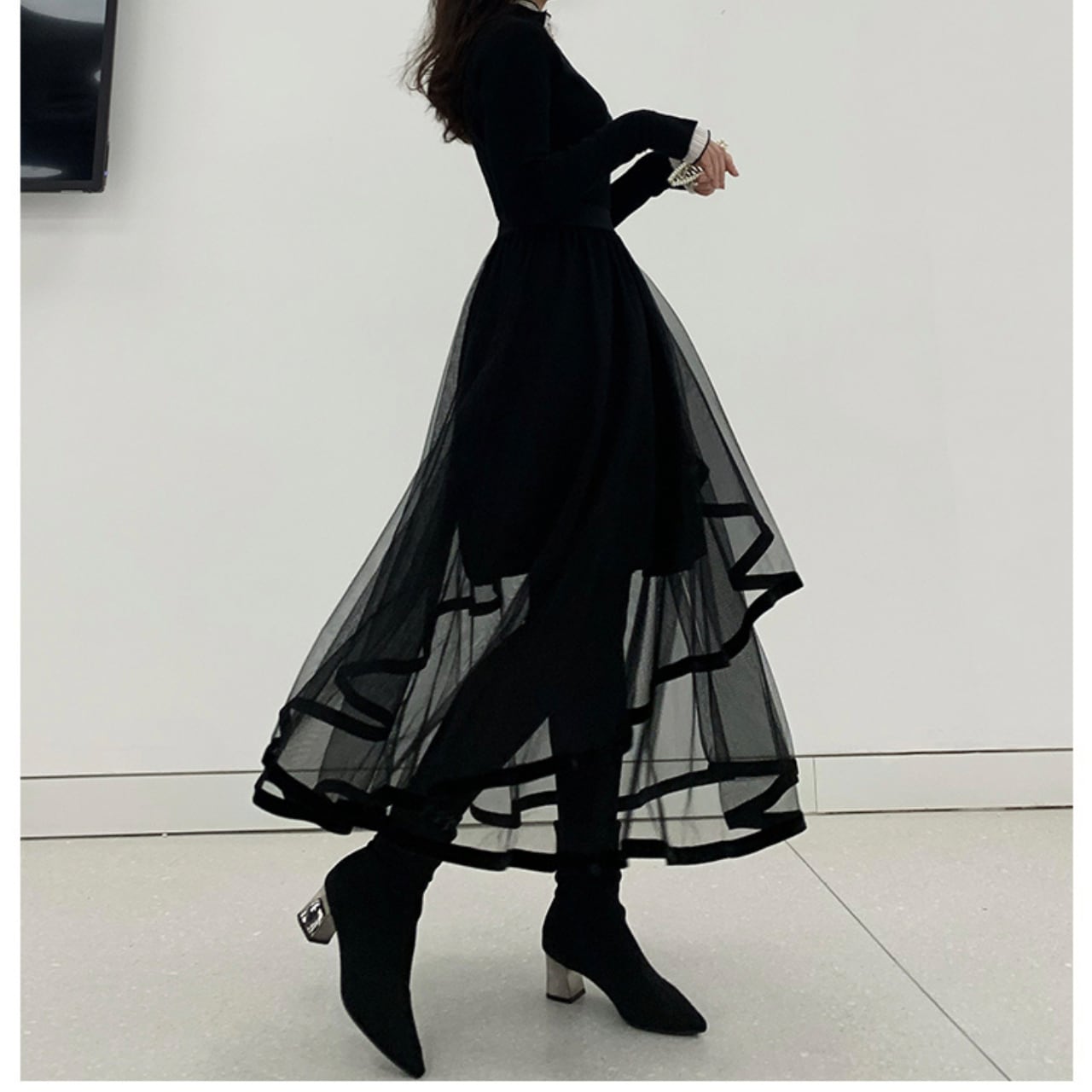 Asymmetrical Midi Tulle Skirt L00541