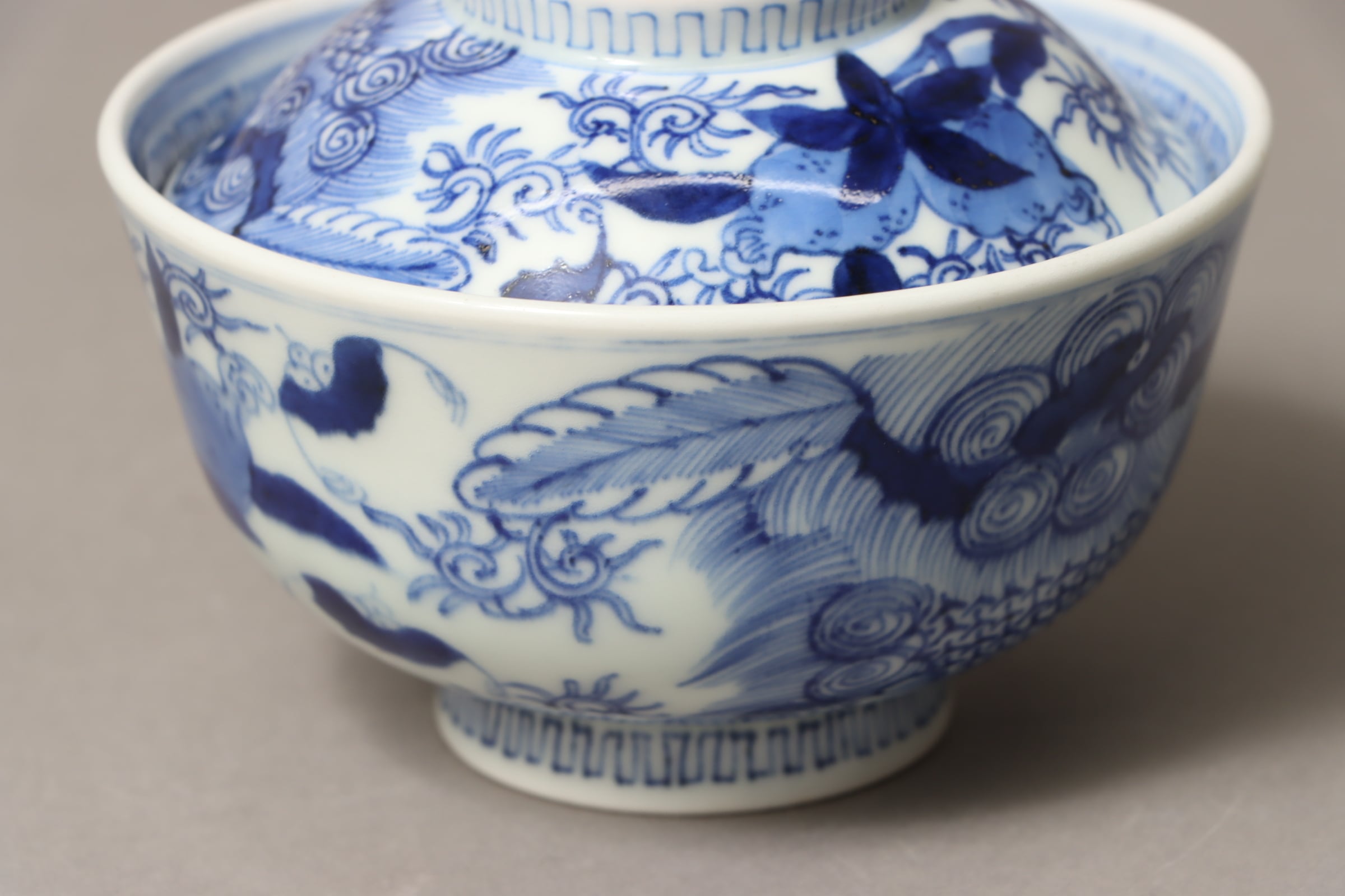 伊万里焼 染付 龍柘榴文 蓋茶碗 | (有)新原美術