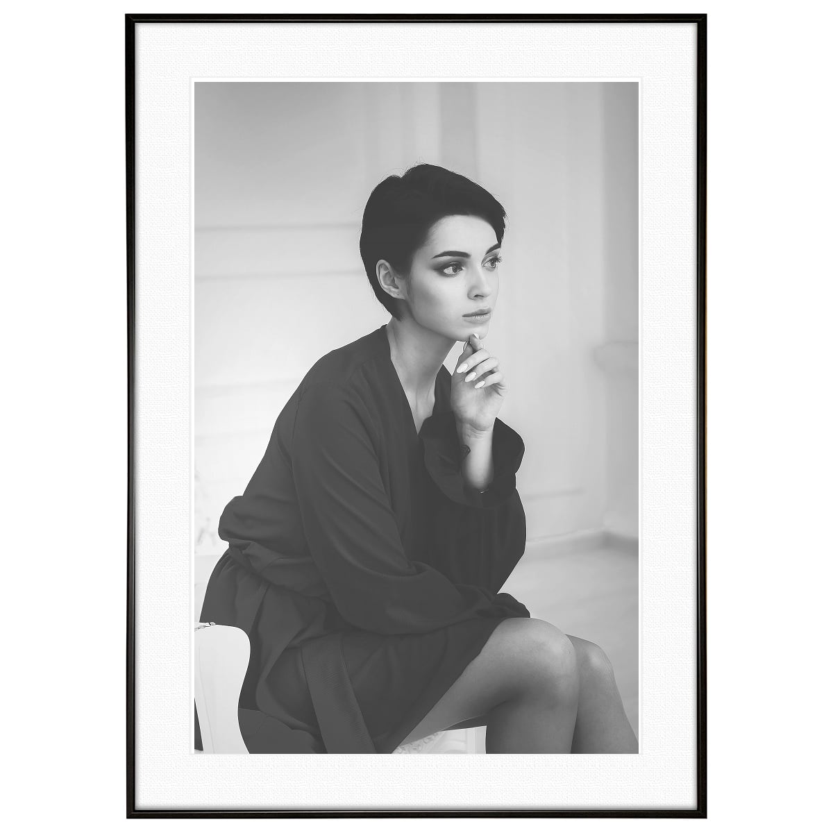 人物写真 椅子に座っている女性 インテリアモノクロアートポスター額装 AS2356