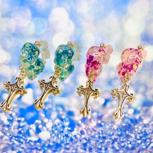 ʚFlower scull pierceɞ ピアス イヤリング ドクロ スカル 骸骨 十字架 クロス 花 バラ ロック パンク ドライフラワー 青 紫 バイオレット ハンドメイド レジンアクセサリー nemnem V系 地雷系量産型 原宿系 個性 メタルパーツ 綺麗 キラキラ ラメ