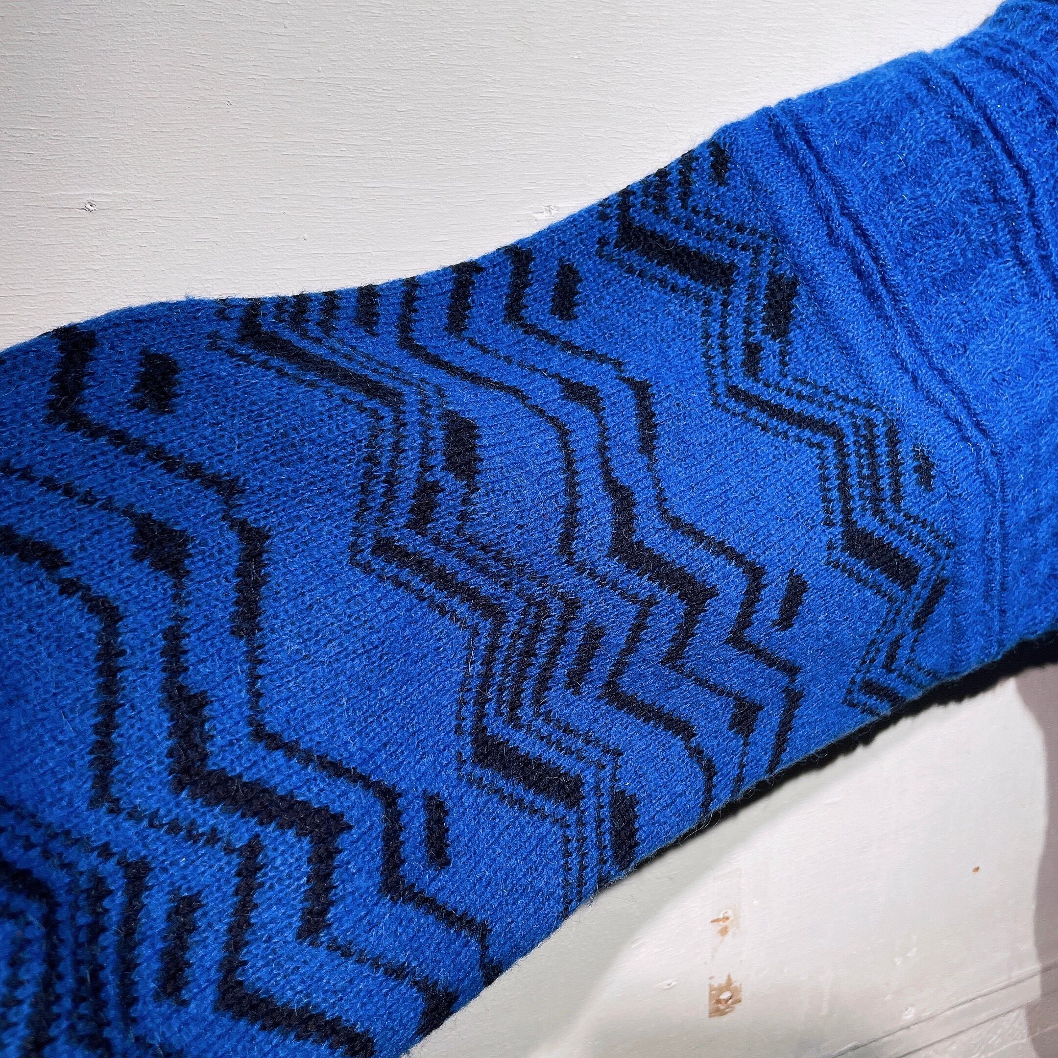 1990s Vivid Blue color zigzag pattern design loose silhouette vintage knit