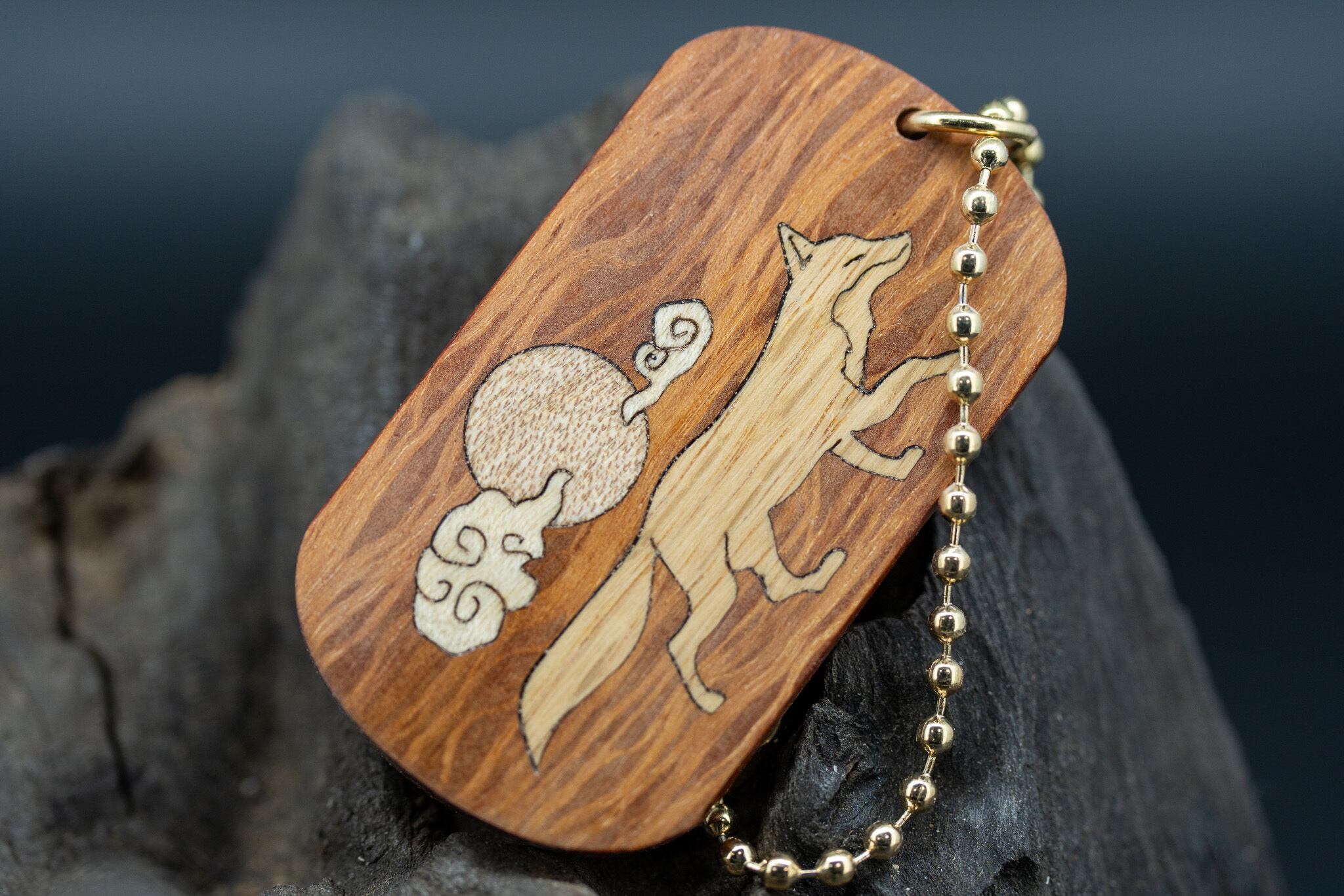 【 強さと美しさの象徴】シーオーク ドッグタグ 木象嵌 十五夜きつね