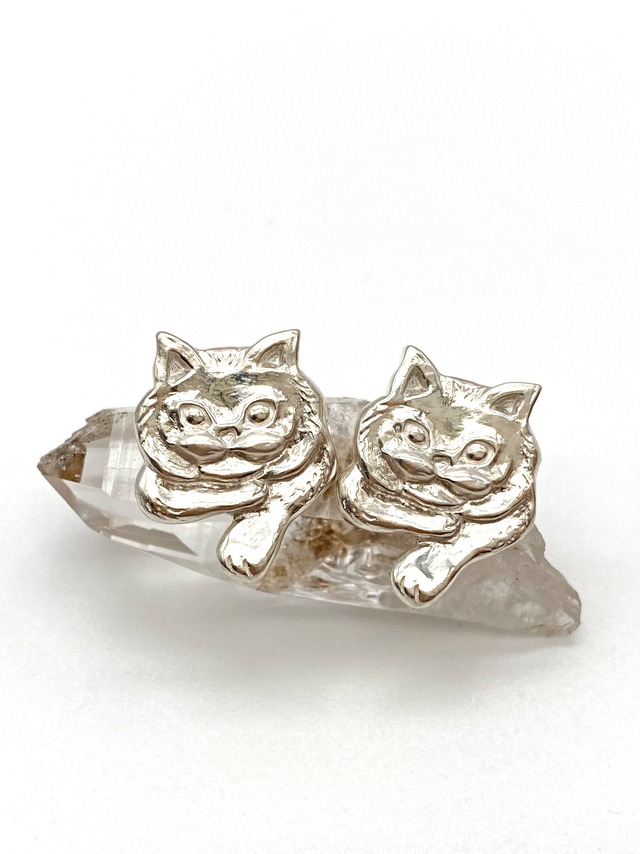 Oliver pierced earrings | cat | silver925（コーティングオプション有）