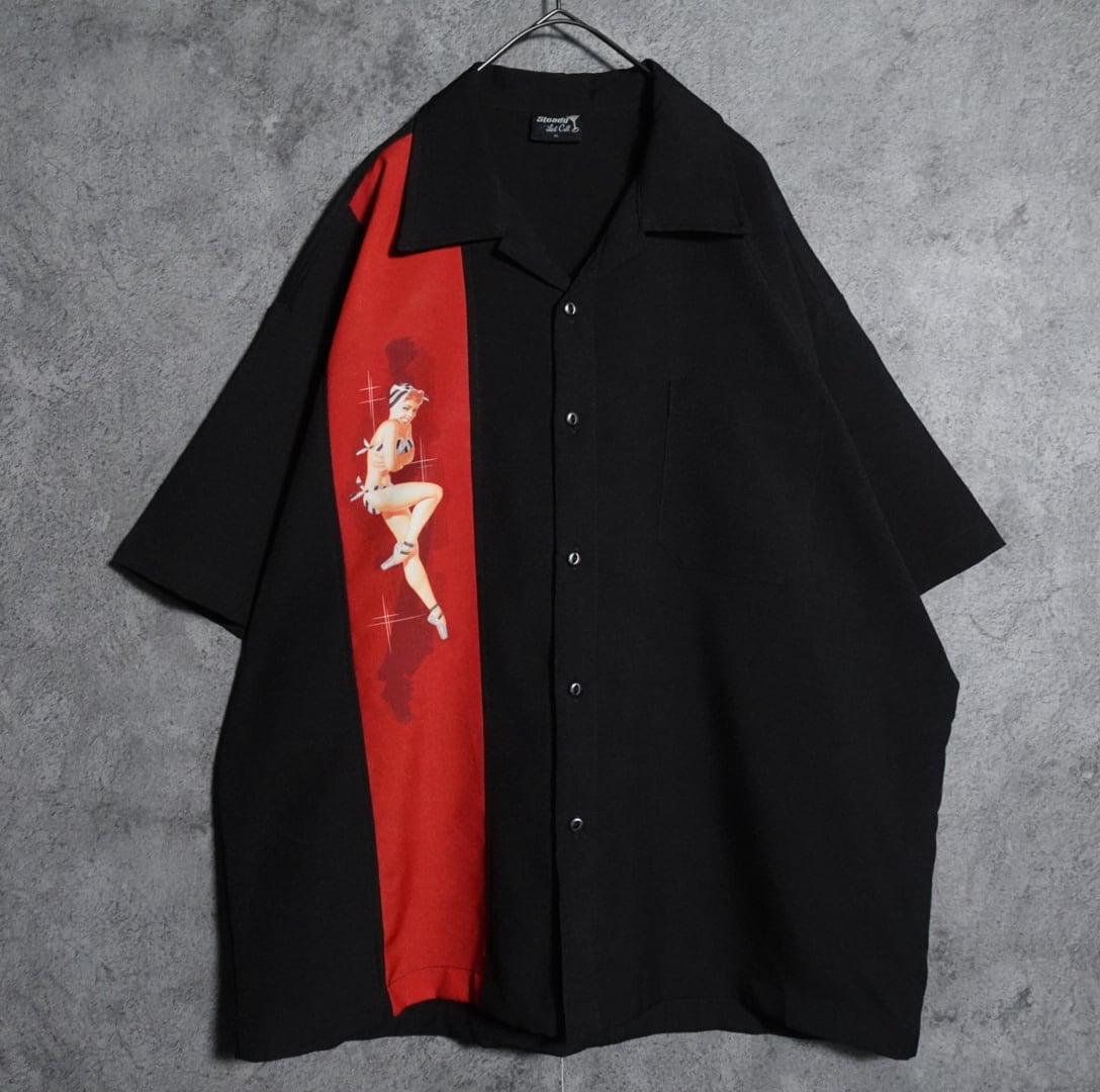 Black & red line open collar shirt