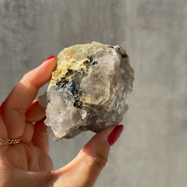 ブラジル・バイーア州ノーヴォ・オリゾンテ産【ルチルクォーツ（金針水晶）】① 鉱物 天然石 パワーストーン