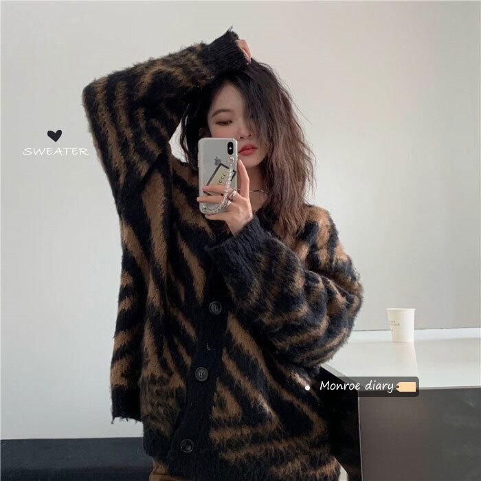 パターンニットセーター コート ルーズスプリングウィンターVネックカーディガントップス 春物 冬物 モンロー85026036586