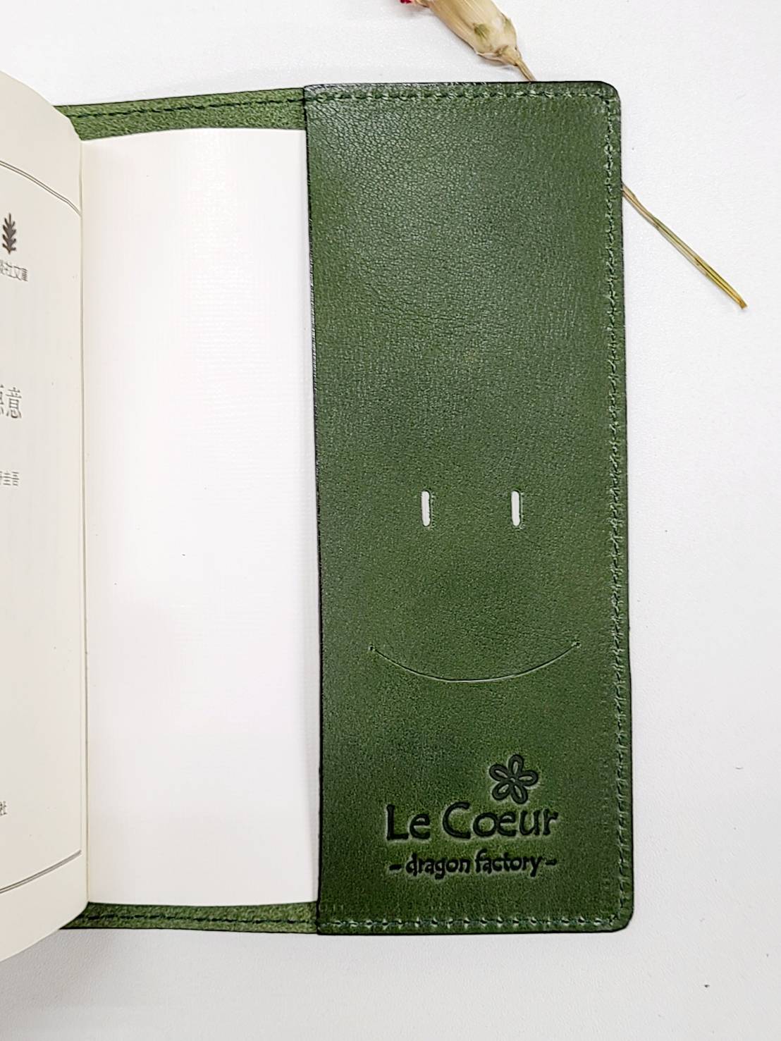 かばん屋さんの本革レザーブックカバー（カーキ） Le Coeur