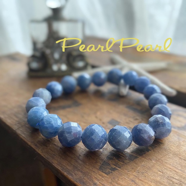 カットが綺麗なサファイアブレスレット