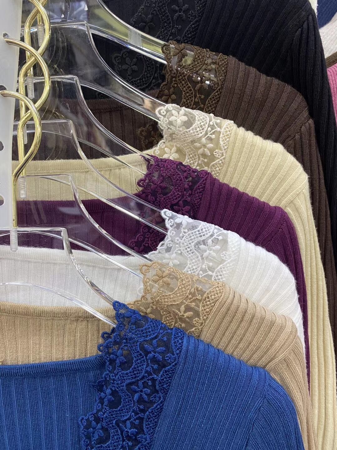 パールボタンレース切り替えニット　AJ111-993