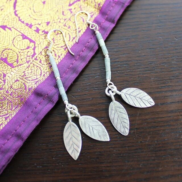 カレンシルバーピアス リーフ フェアトレード商品 アジアの手仕事雑貨cocowa