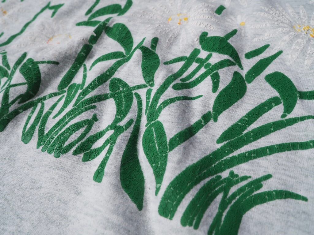 1990s fruit of the loom Flower printed vintage Tee (made in usa)