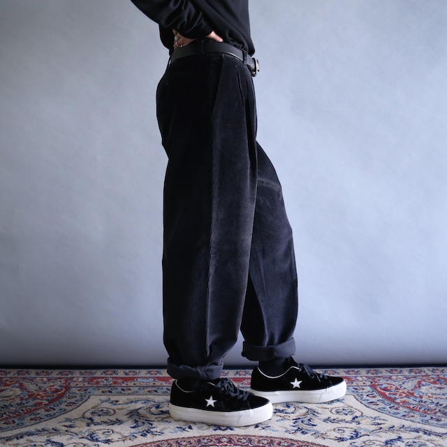 "Burberry" 2-tuck tapered silhouette black wide corduroy pants