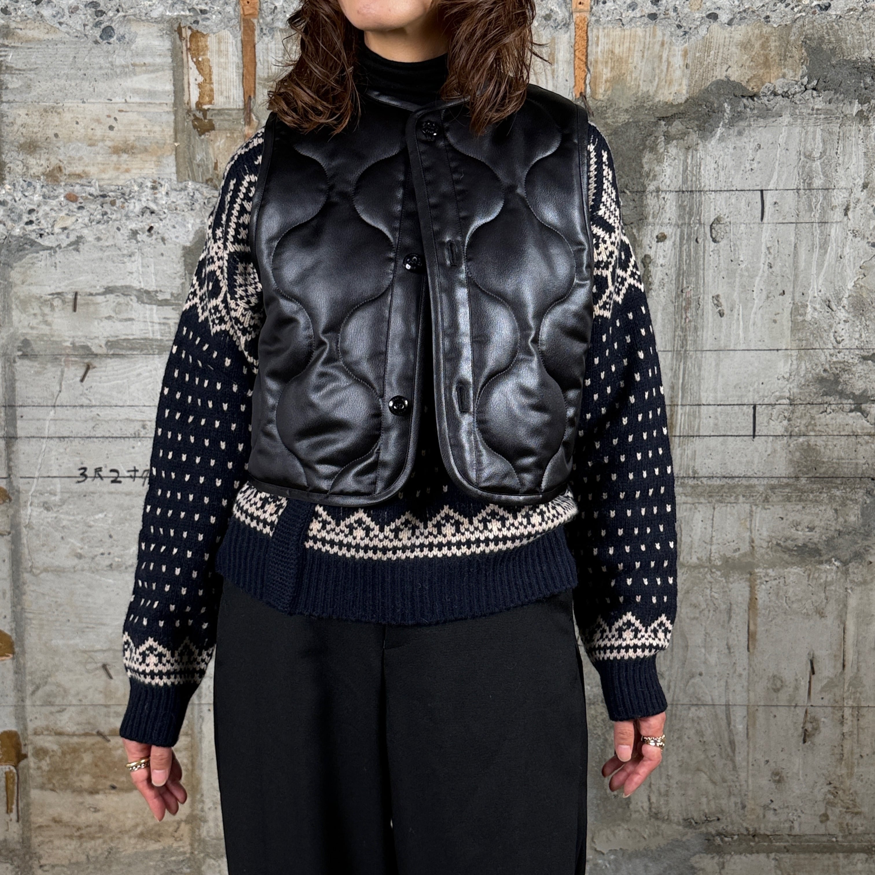 HYKE【ハイク】 FAUX LEATHER QUILTED CROPPED VEST (17605) / BLACK