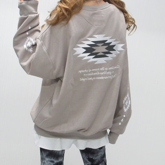 オルテガ柄 Back刺繍 袖プリント トレーナー オーバーサイズ オルテガ柄 Back刺繍 袖プリント トレーナー オーバーサイズ