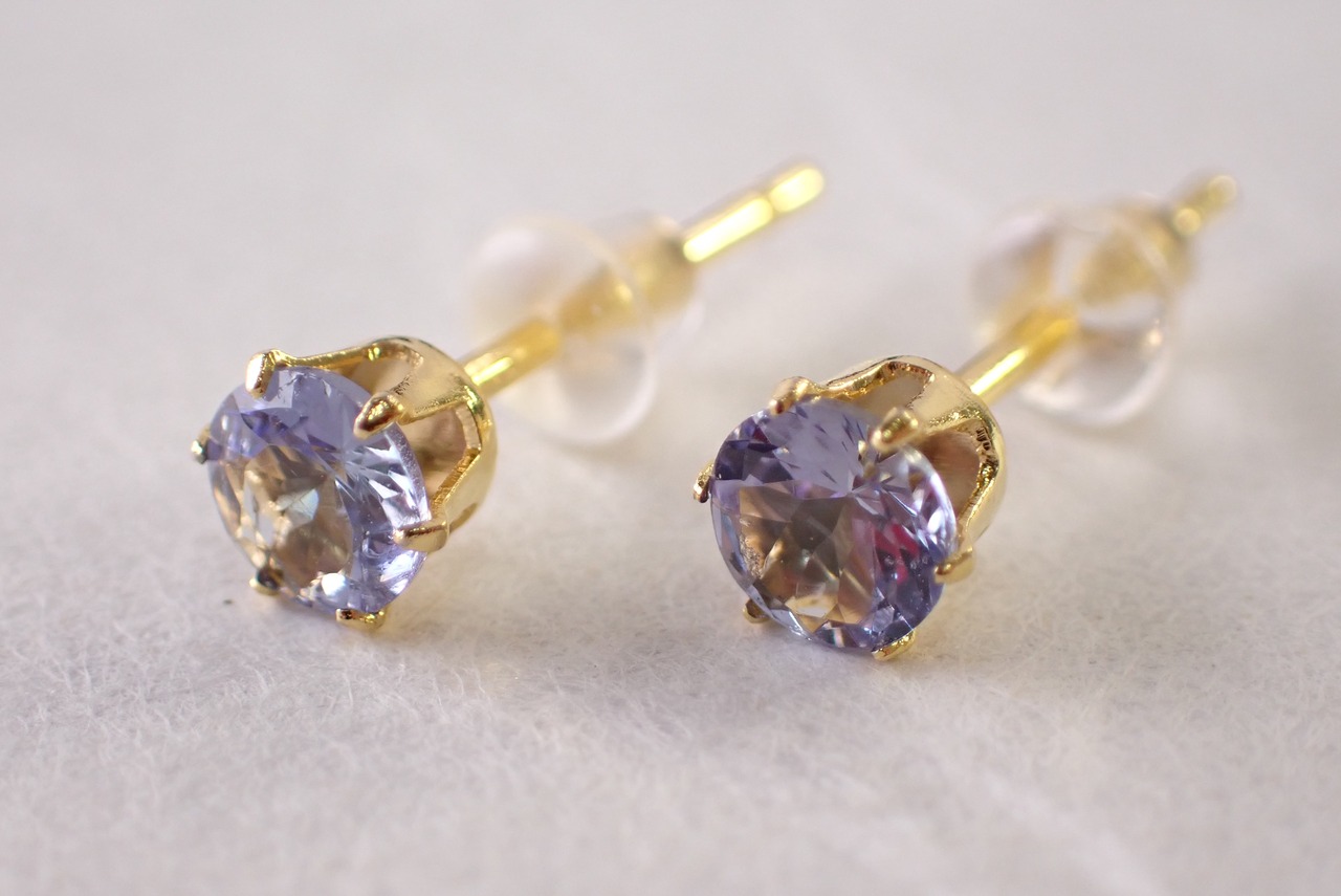 タンザナイトピアス　約4mm　[E10-8]