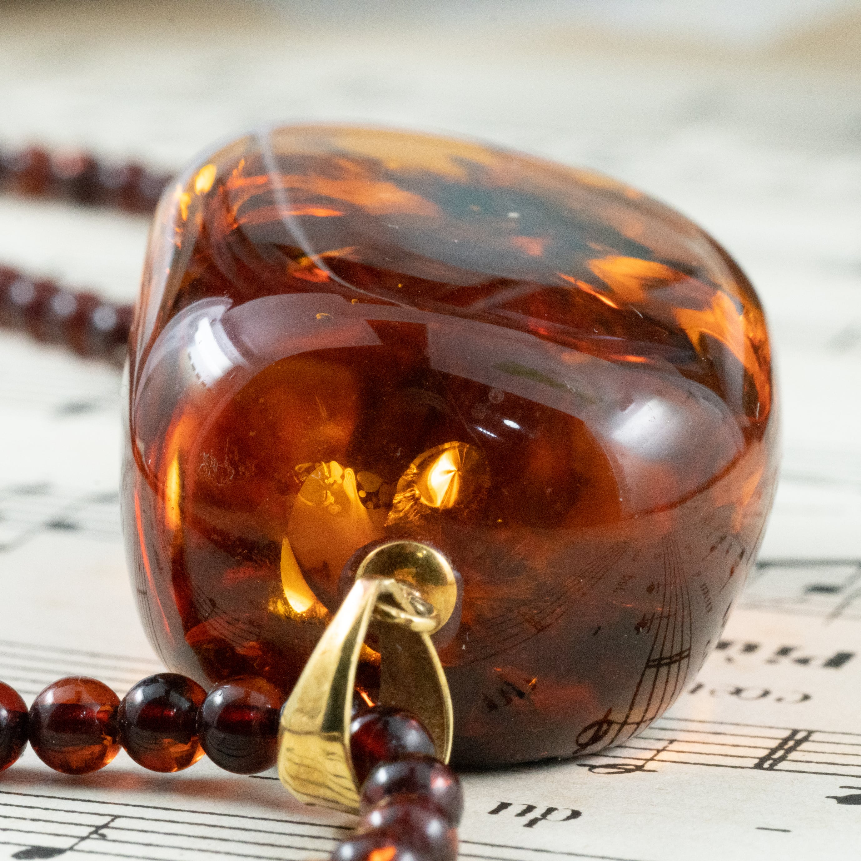 レア オール アンバー 琥珀 コハク ビーズ セミロング