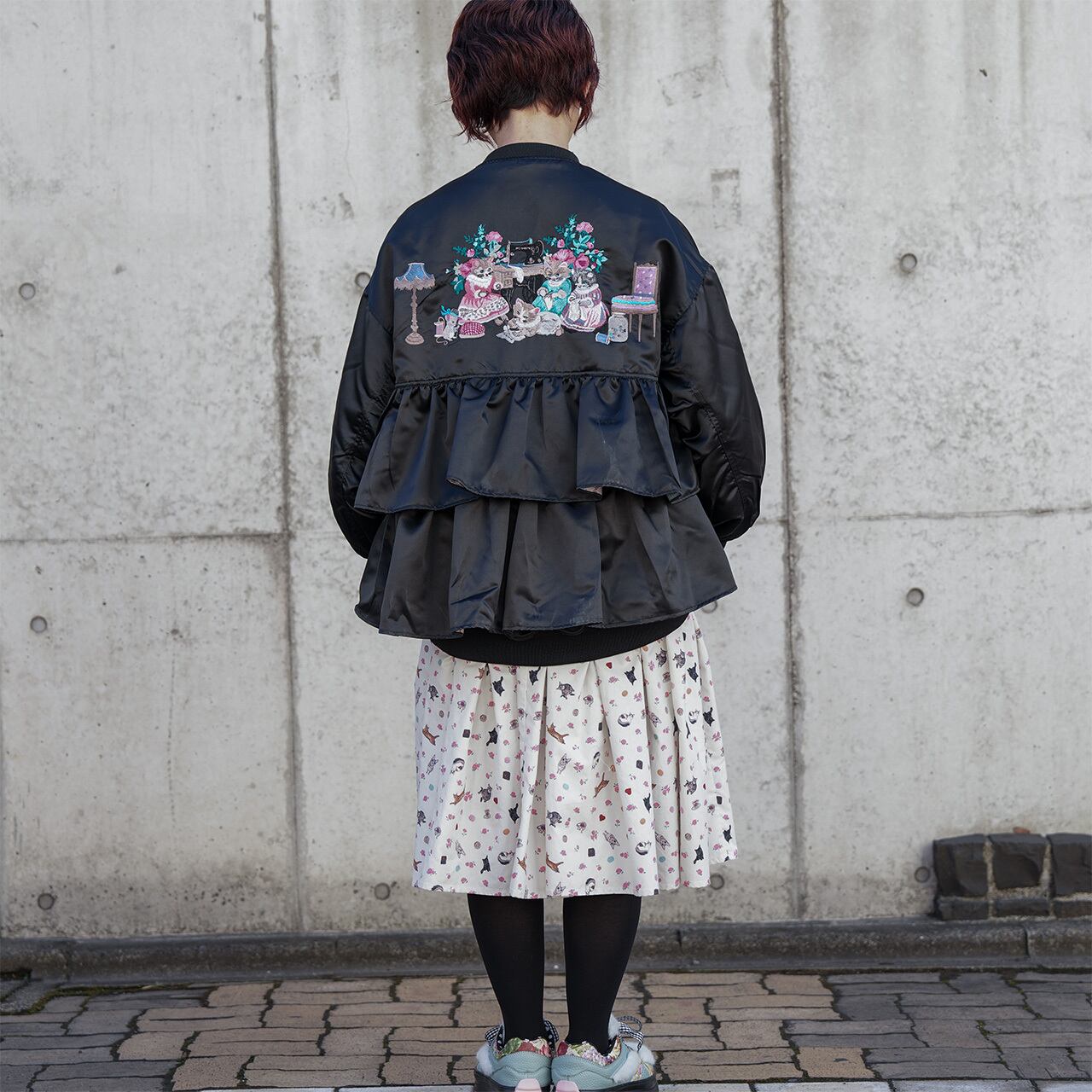 刺繍フリルジャケット“Crafting Cats” (Black) | tamaobazaaar
